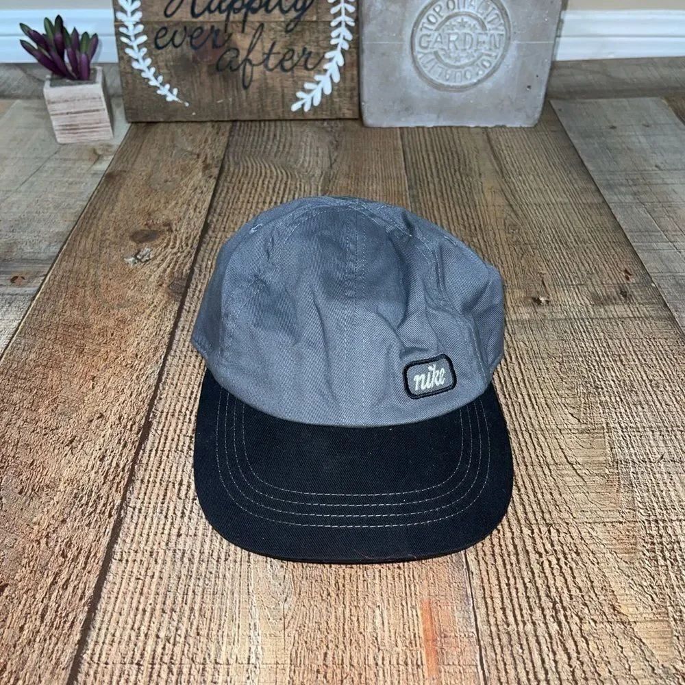 💜 nike strap back hat gray black